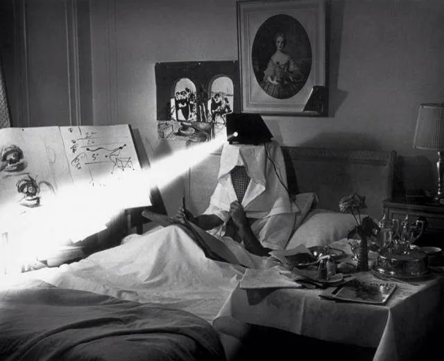 Salcador Dalí en la cama – PHILIPPE HALSMAN