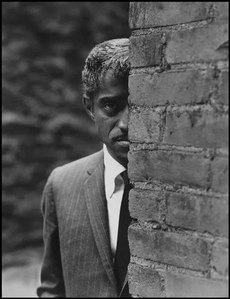 Sammy Davis Jr. – PHILIPPE HALSMAN